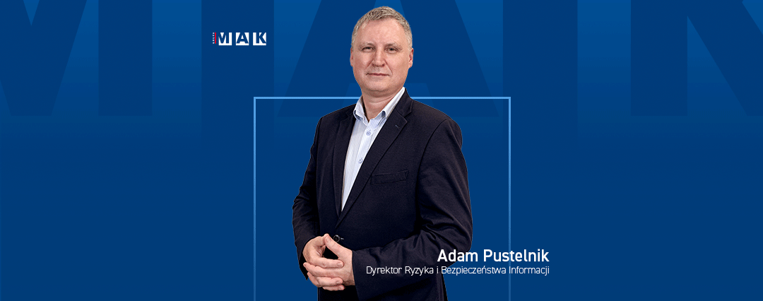 Grafika przedstawiająca Adama Pustelnika - nowego Dyrektora ds. Ryzyka i Informacji w Grupie MAK